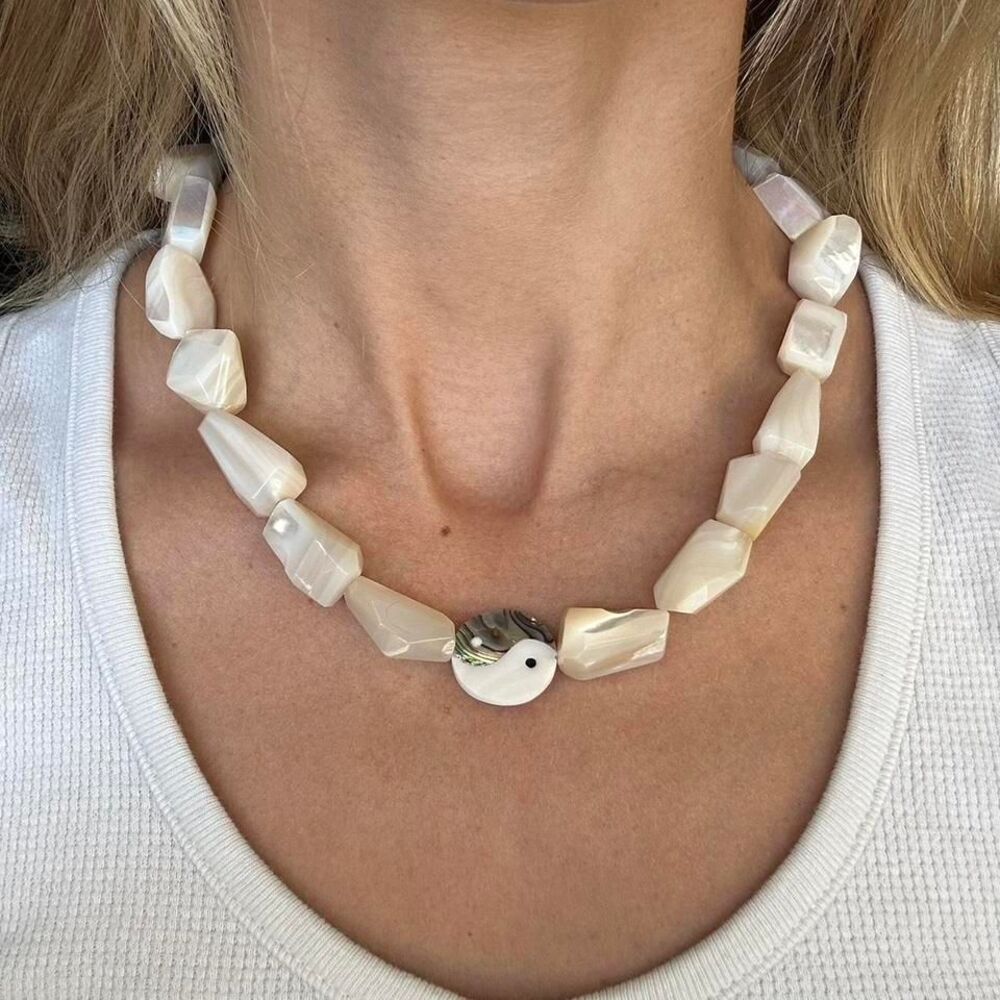 Genuine mother-of-pearl necklace with a yin-yang charm necklace